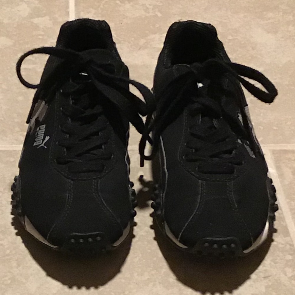 Puma tennis shoes